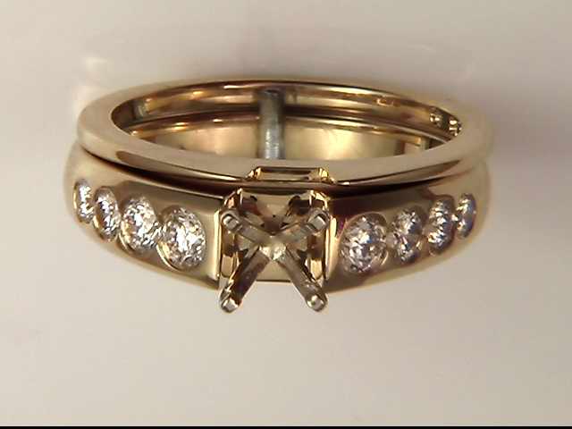 14k Yellow Gold Diamond Wedding Ring
