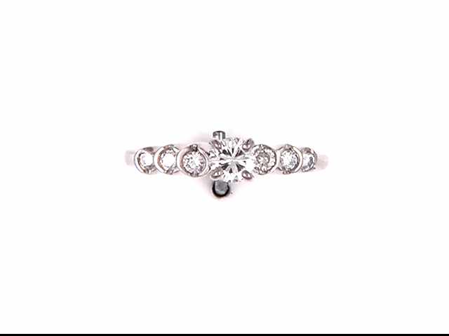 Ladies Platinum Diamond Ring