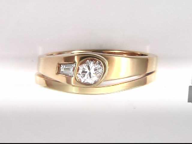 18k Yellow Gold Lady's Diamond Wedding Ring