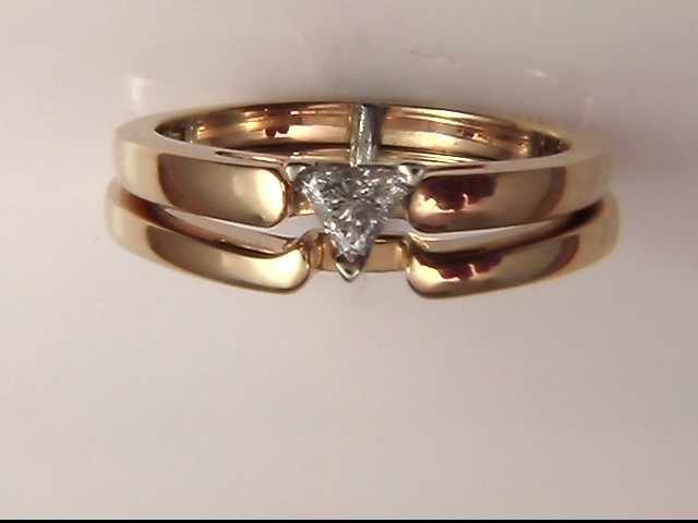 14k Yellow Gold Lady's Diamond Wedding Ring