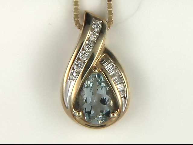 14k Yellow Gold Aquamarine Pendant