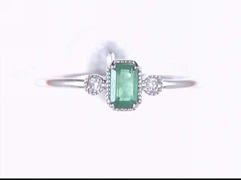 10k White Gold Emerald Ring