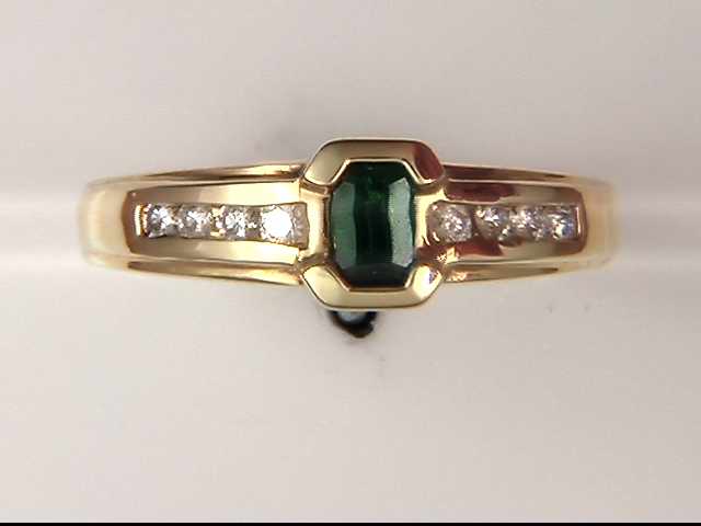 14k Yellow Gold Garnet Ring