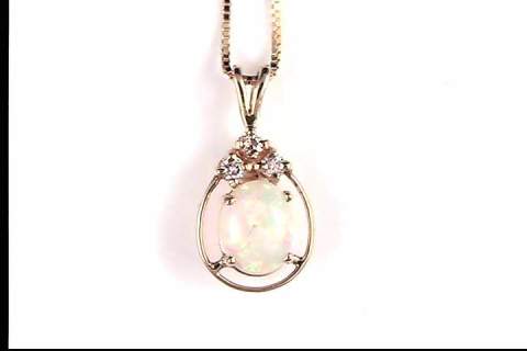 14k yellow gold opal pendant