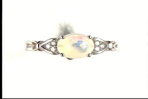 10k white Gold opal ring