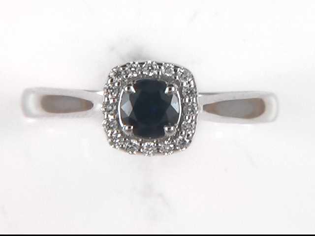14k White Gold Sapphire Ring